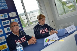 Bernard Bourreau (sélectionneur équipe de France) & Sandrine Guirronnet (entraîneur national route dames) (524x)