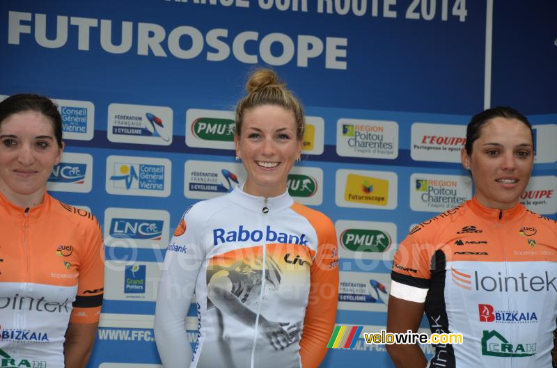 Pauline Ferrand Prevot (Rabo Live) op het podium