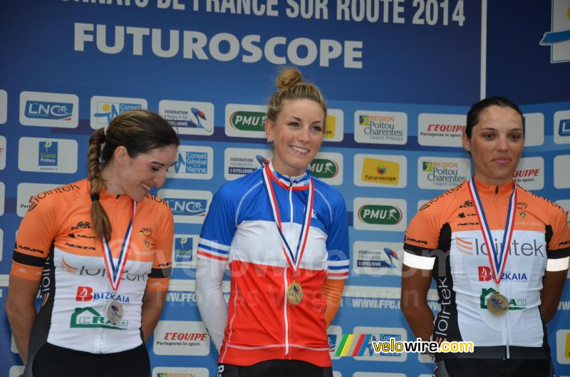 Pauline Ferrand Prevot (Rabo Live) in de blauw-wit-rode trui