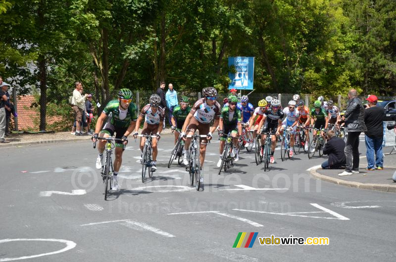 De kopgroep op de klim bij Bonnillet