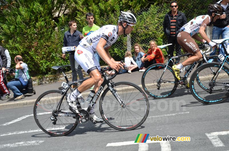 Pierre-Luc Perichon (Bretagne-Seche Environnement) op de klim bij Bonnillet