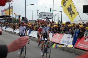 John Degenkolb & Roy Curvers celebrate Marcel Kittel's victory (737x)