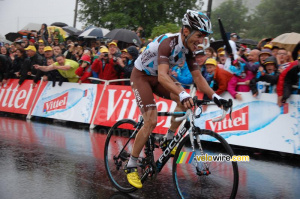 Blel Kadri (AG2R La Mondiale) wins the stage in the rain (599x)