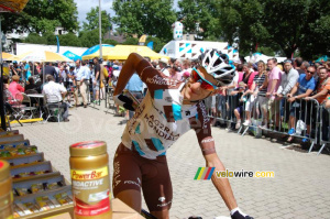 Blel Kadri takes some Powerbar products (642x)