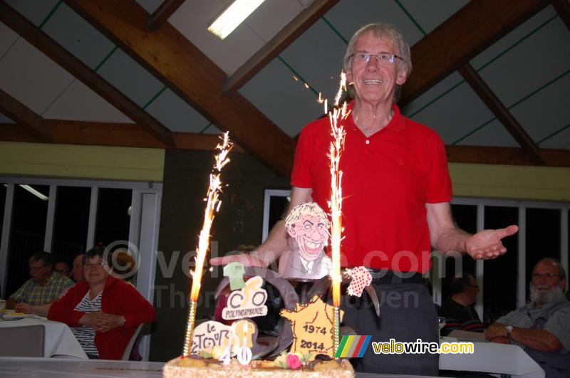 Daniel Mangeas met zijn taart (2)