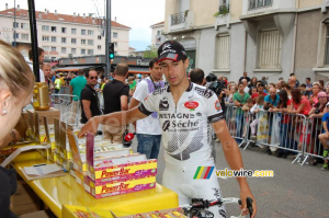 Benoit Jarrier ???? (Bretagne-Seche) at the Powerbar stand (614x)