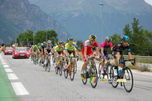 The breakaway just before Bourg d'Oisans (667x)