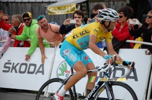 Vincenzo Nibali (Astana) winner on Hautacam (2) (674x)