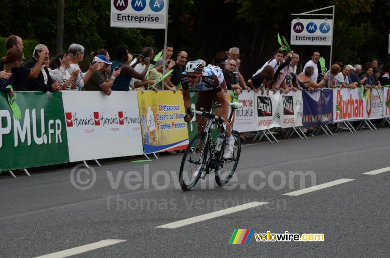 Nico Denz (AG2R La Mondiale) valt aan op een ronde van de finish