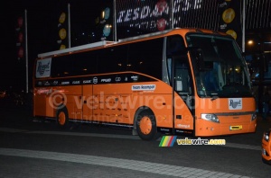 Le bus de l'équipe Roompot (2) (644x)