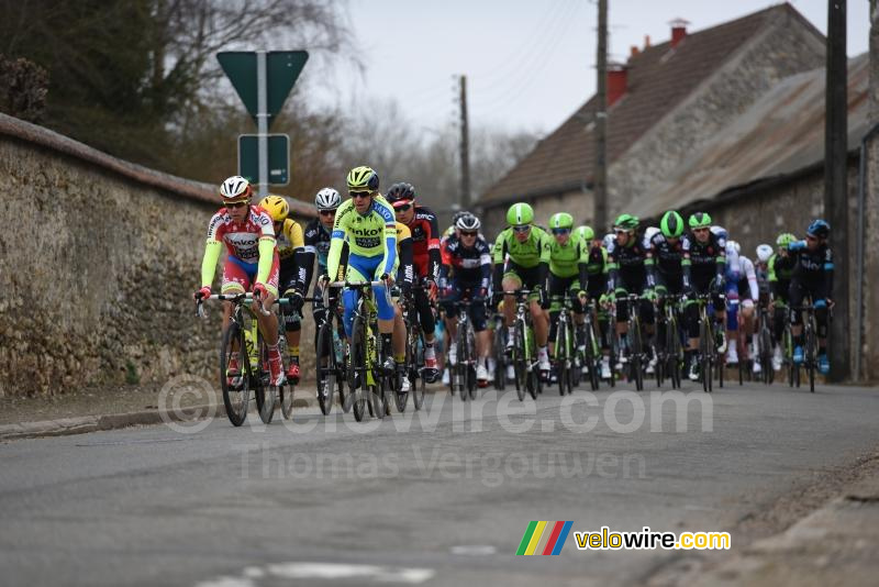 Het peloton in Roinville