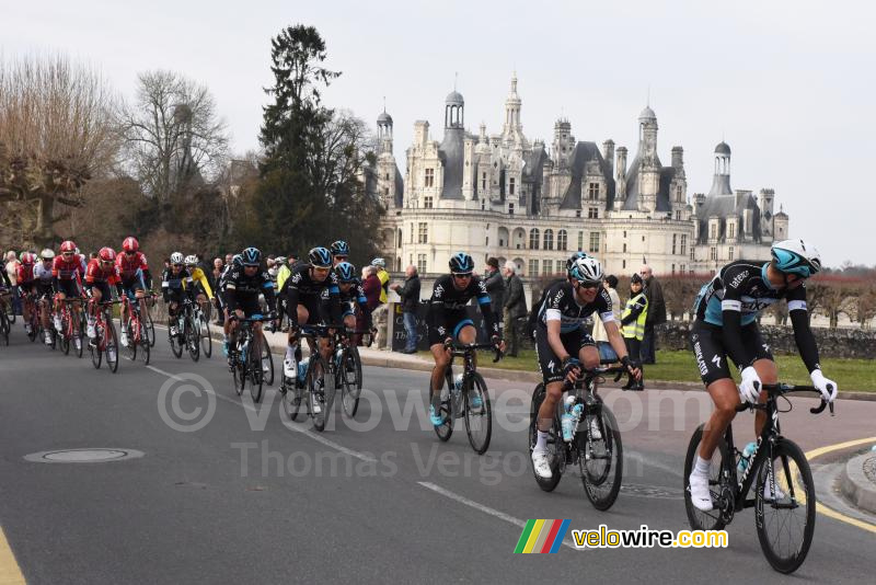 Het peloton voor het Château de Chambord