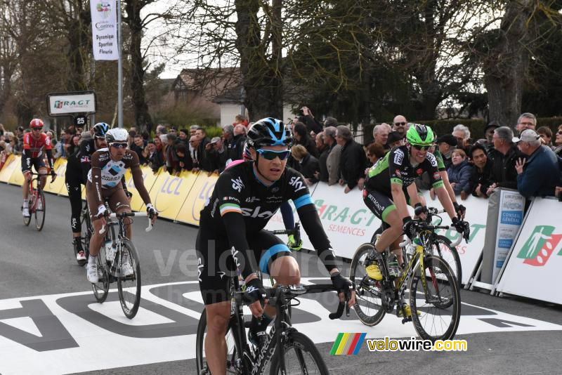 Nicholas Roche (Team Sky) aan de finish in Contres