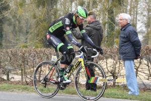 Arnaud Gérard (Bretagne-Séché) vient d'attaquer (683x)