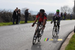 Philippe Gilbert (BMC) & Jonathan Hivert (Bretagne-Séché) dans la Côte de la Tour (656x)