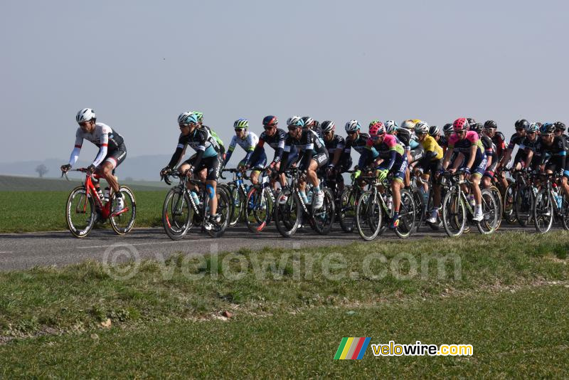 Het peloton op de Côte de Vicq