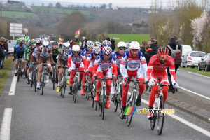 Geoffrey Soupe toujours en tête des poursuivants sur la Côte de la Croix Baron (688x)