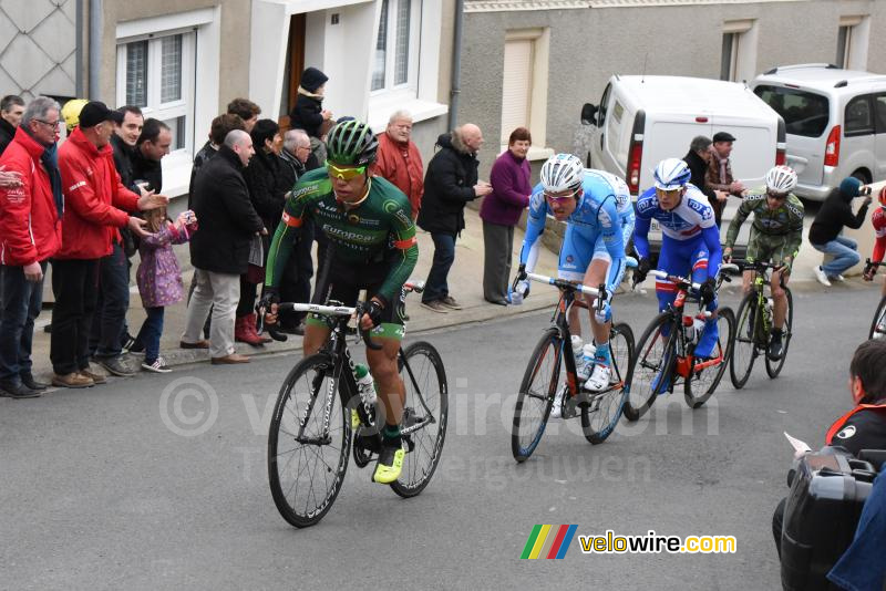 Yukiya Arashiro komt als eerste boven op de Côte de Bohardy