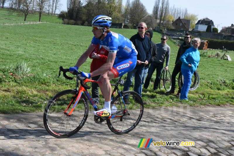 Frederik Backaert (Wanty-Groupe Gobert) in de strook tussen Viesly en Quiévy