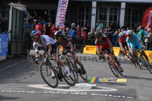 Le groupe de tête entre au Vélodrome (3) (589x)