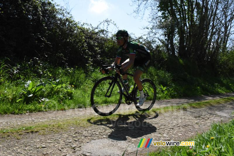 Thomas Voeckler (Europcar) op de ribin in Milizac