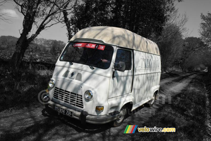 Een Renault Estafette in de reclamecaravaan