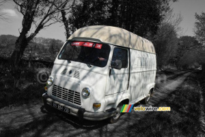 Une Estafette dans les ribins, même pas peur ! (649x)