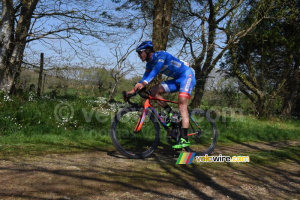 Boris Dron (Wanty-Groupe Gobert) dans le ribin à Ploudaniel (608x)