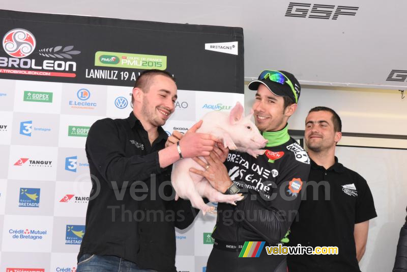 Benoît Jarrier (Bretagne-Séché) ziet het befaamde varkentje