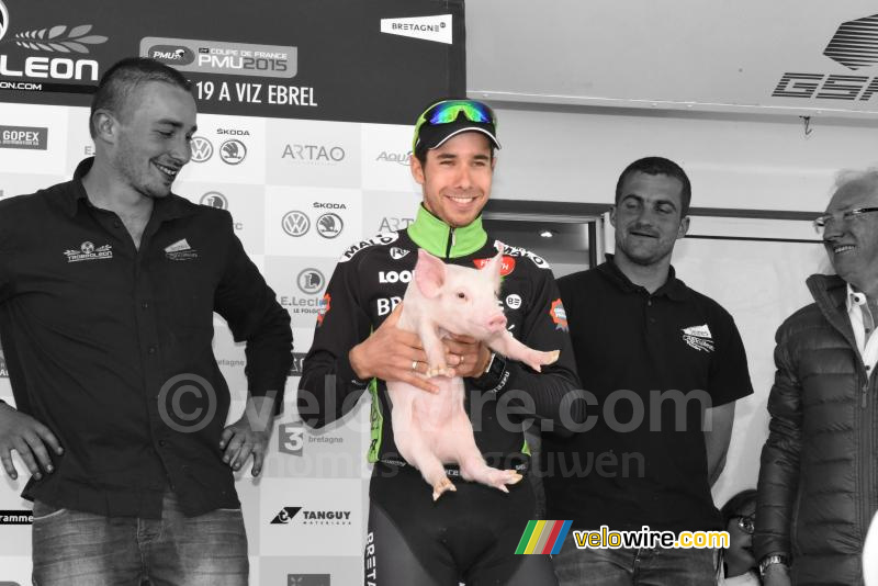 Benoît Jarrier (Bretagne-Séché) met zijn varkentje