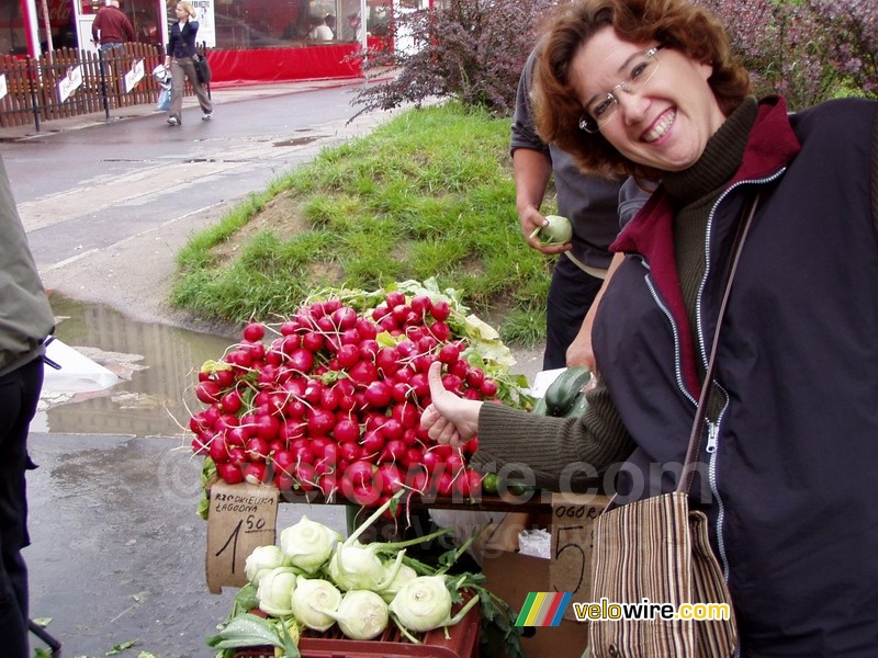 [Warschau] Isabelle prijst de radijsjes ter grootte van tomaten aan!!