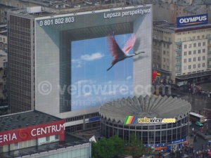 [Varsovie] Une publicité avec la Grande Arche (La Défense, Paris) (225x)