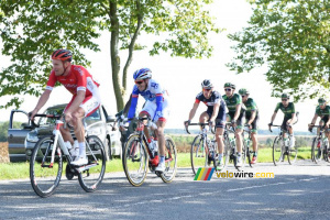 Adrien Petit (Cofidis) amène le peloton (597x)