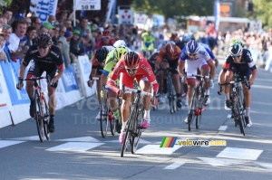 Nacer Bouhanni (Cofidis) en route vers la victoire (497x)