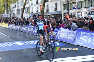 Matteo Trentin (Etixx-QuickStep) remporte Paris-Tours 2015 (1127x)