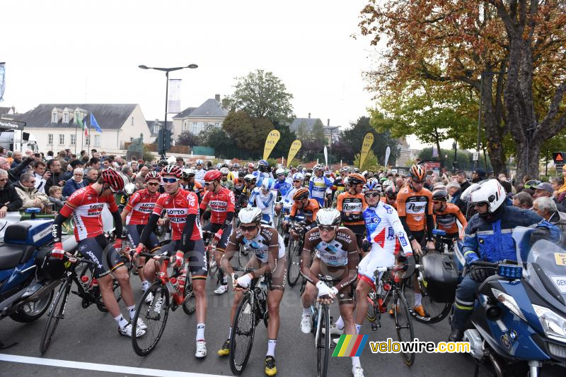 Het peloton klaar voor de start