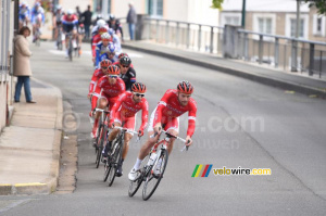 Adrien Petit & Nacer Bouhanni (Cofidis) en tête du peloton (532x)