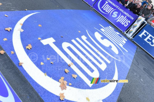 Les feuilles mortes de Paris-Tours (722x)