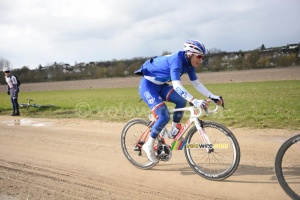 Arthur Vichot (FDJ) sur le premier chemin calcaire (662x)