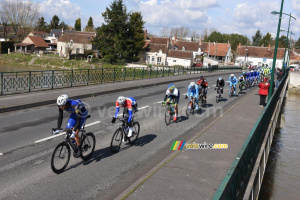 Le peloton à Selles-sur-Cher (558x)