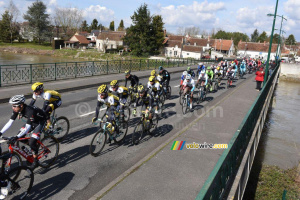 Le peloton à Selles-sur-Cher (3) (556x)