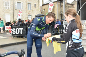 Ruben Fernandez (Movistar) signing an autograph (686x)
