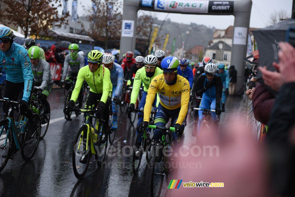 De gele trui Michael Matthews aan de start