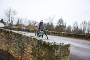 Alexis Gougeard enters Châteauneuf (445x)