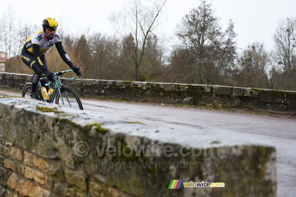 Paul Martens (Lotto NL-Jumbo) rijdt Châteauneuf binnen