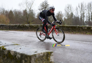 Boy van Poppel à l'entrée de Châteauneuf (627x)