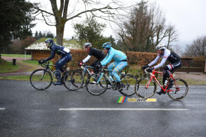 Les 4 hommes de tête sur le Col des Echarmeaux (Herrada, De Gendt, Lutsenko & Didier ) (660x)