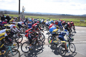 Le peloton dans le fictif (3) (579x)