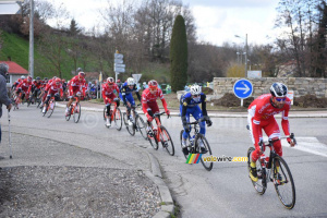 Le peloton à Mornant (547x)
