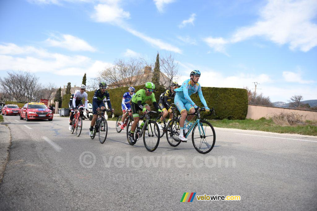 De kopgroep aan de voet van de Mont Ventoux